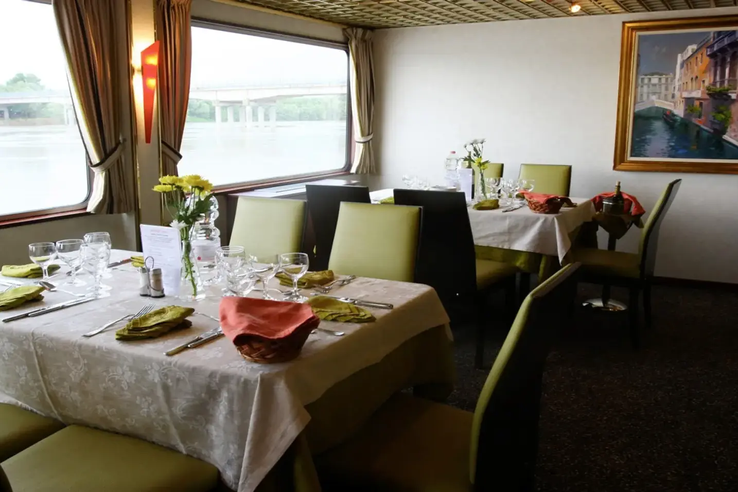 20 Restaurant.webp