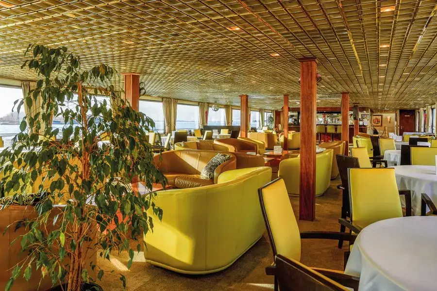 30 salon-bar7-pont-superieur-ms-michelangelo-venise-italie-gazella-studio.webp