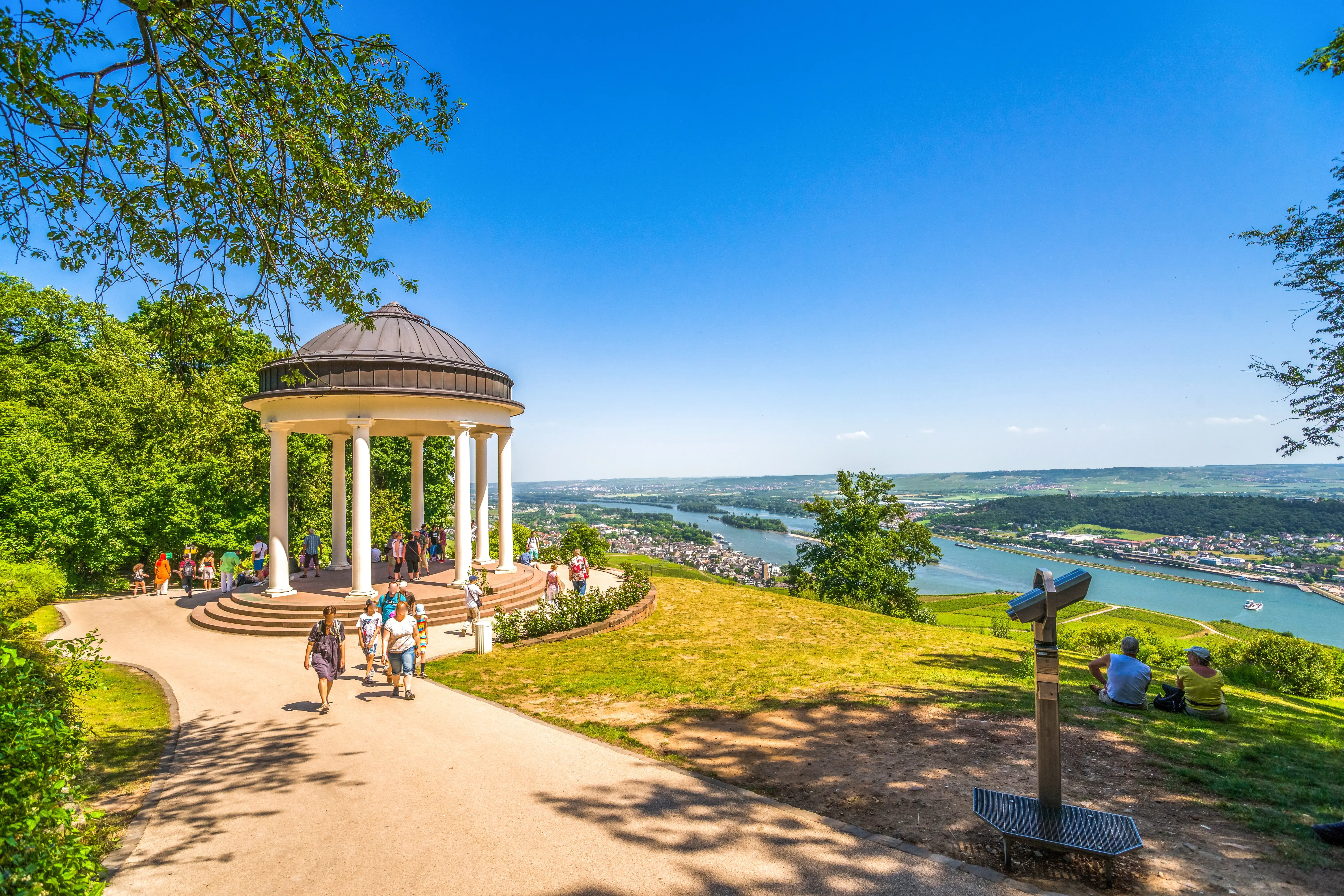 ruedesheim-adobestock-78278116.webp
