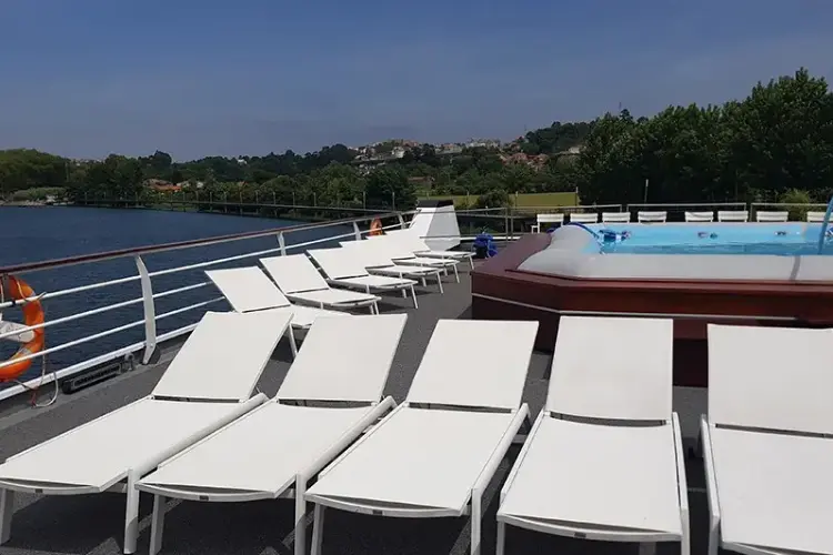 MS_Fernao_de_Magalhaes_pool 1.webp