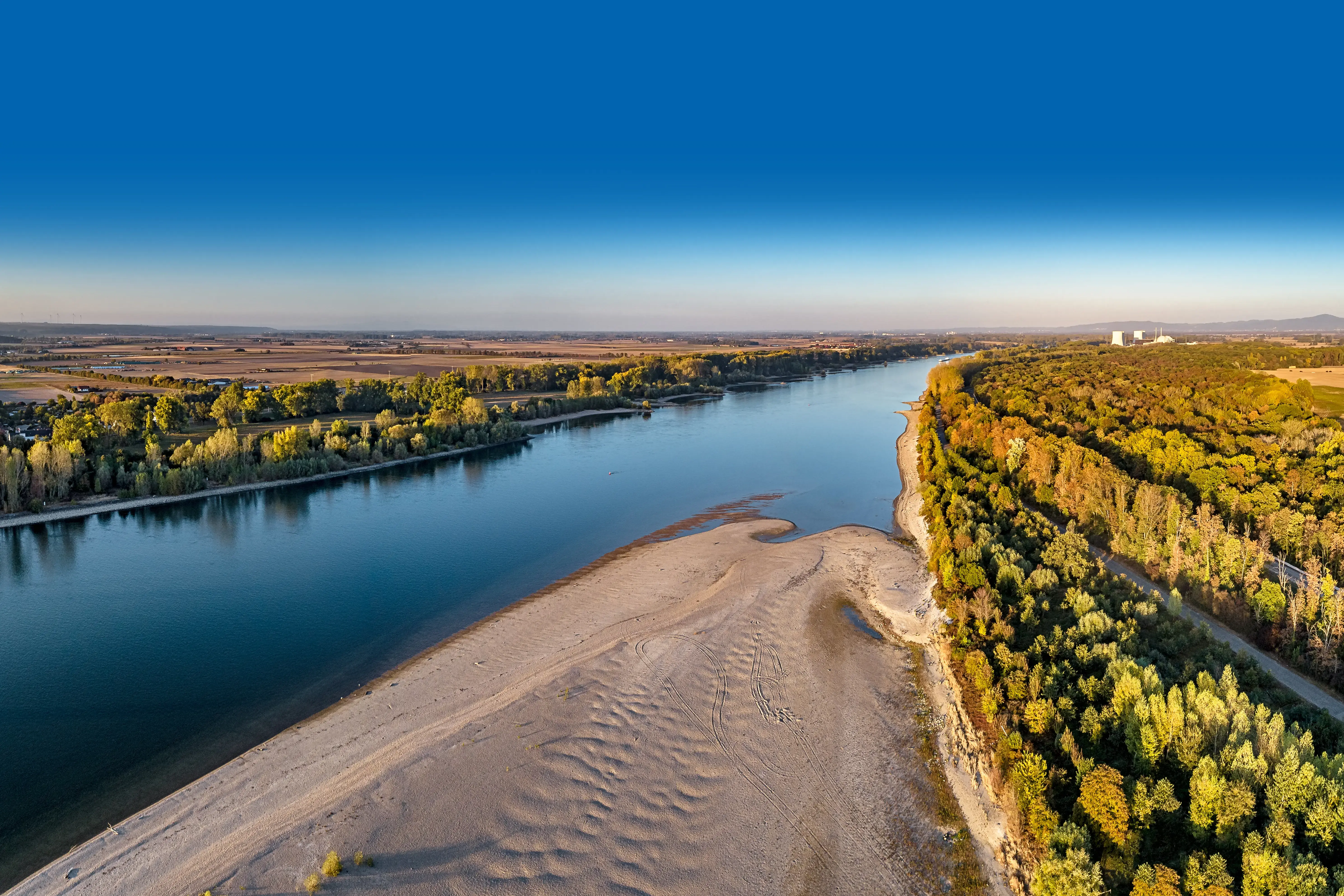 rhein-adobestock-225987603.webp
