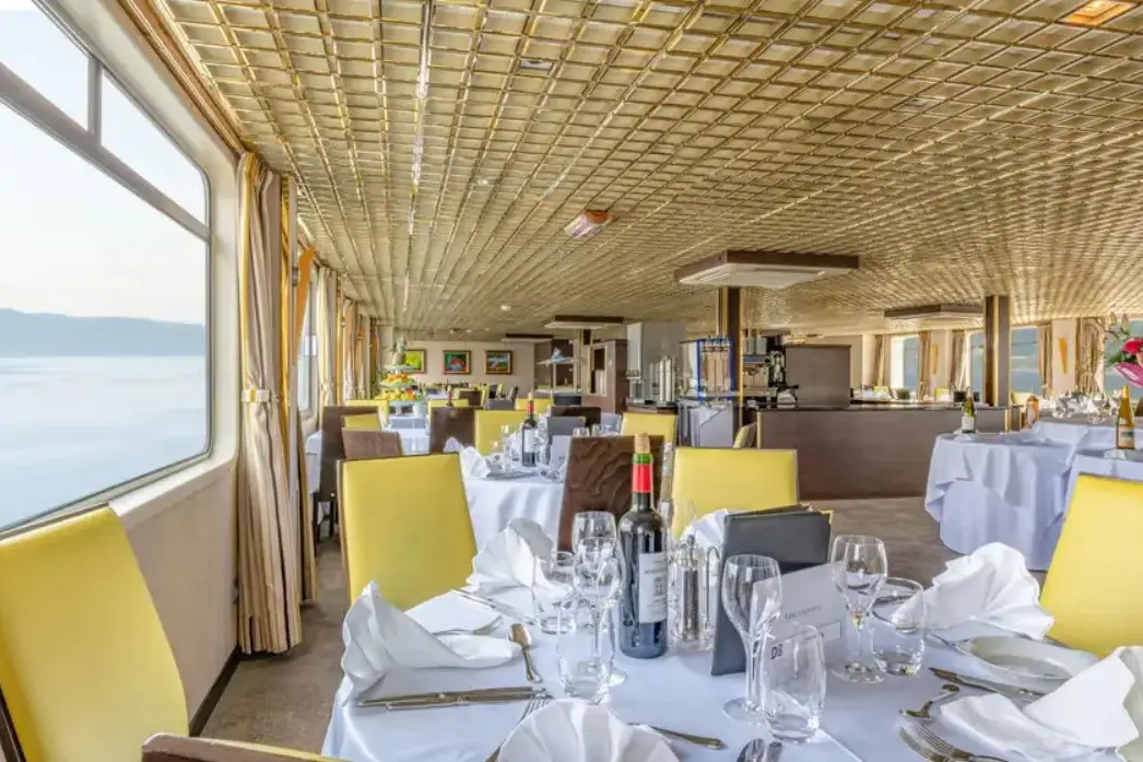 Restaurant_10.webp