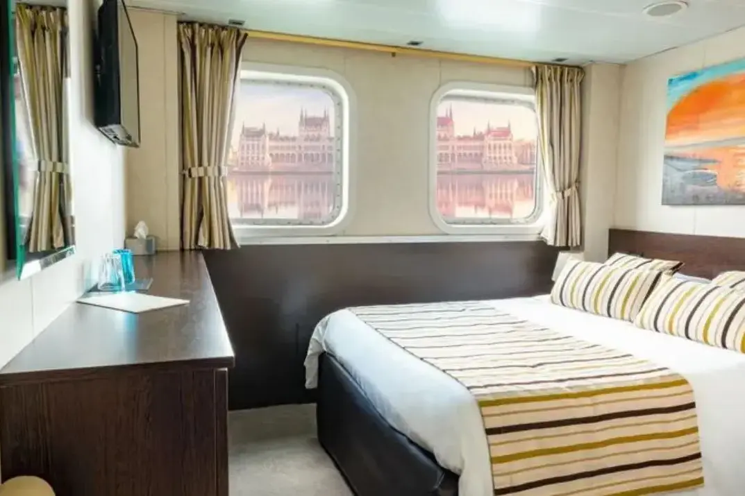 MAIN DECK 1 DOUBLE BED CAT.webp