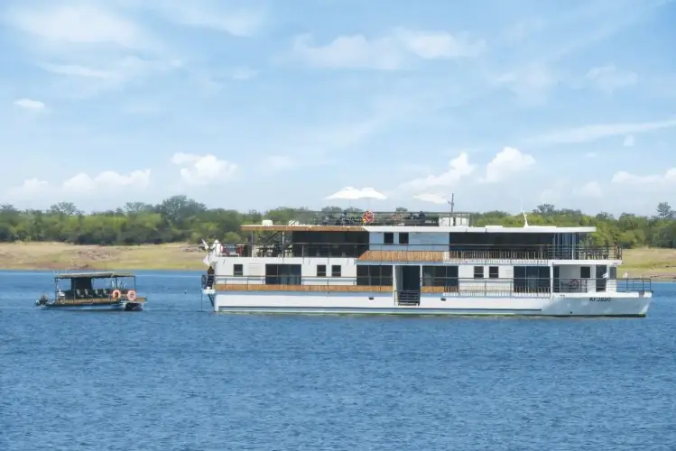 RV Zimbabwean Dream ship 1.webp