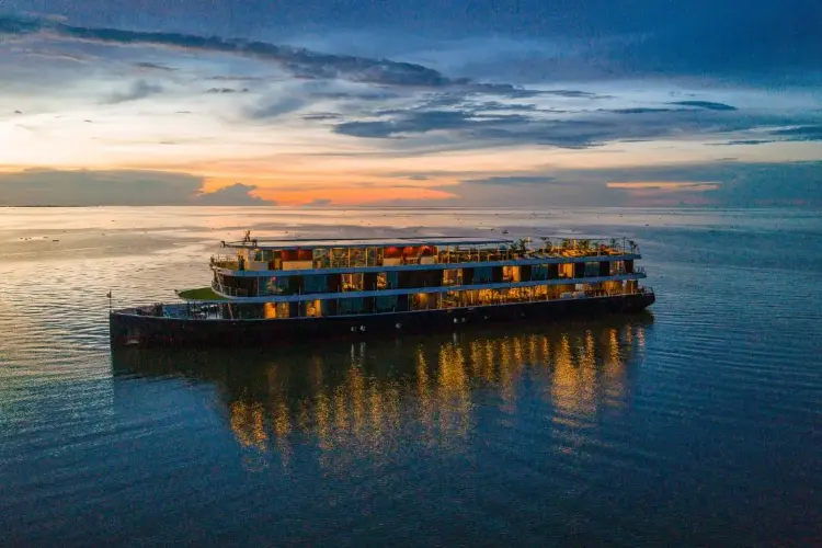 RV Indochine II 11 ship.webp