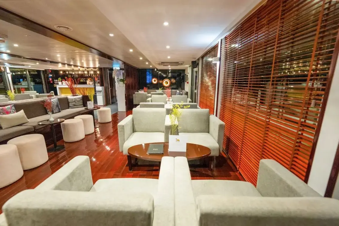 RV Indochine II 4 Salon.webp