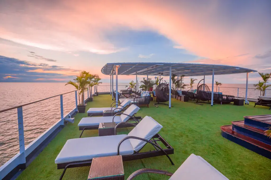 RV Indochine II 6 Sun Deck.webp