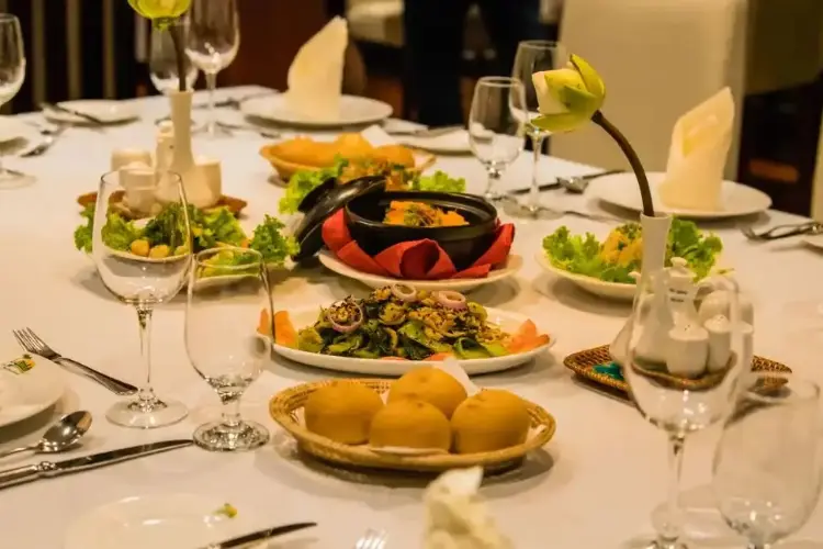 RV Indochine II 10.2 Restaurant.webp