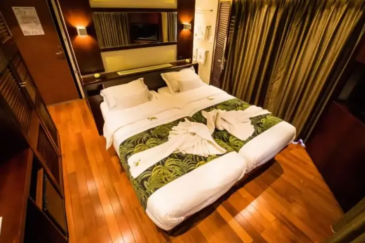 RV Indochine II 12 cabin.webp