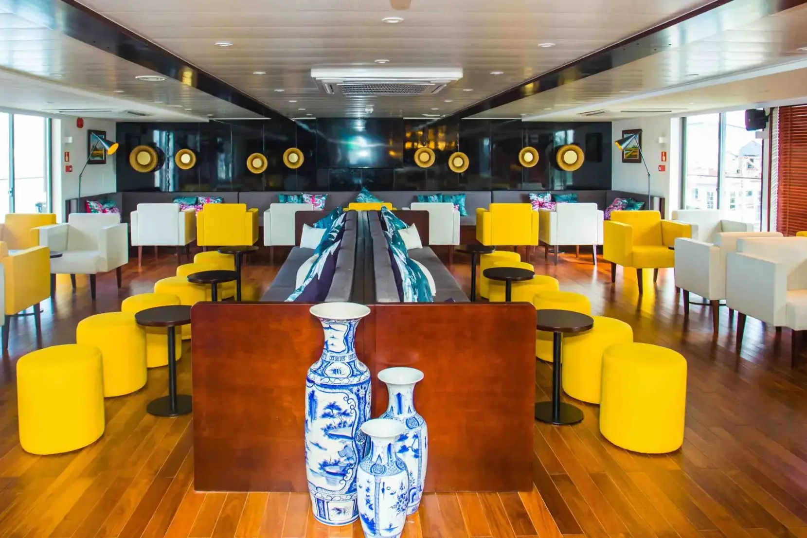 RV Indochine II Salon.webp