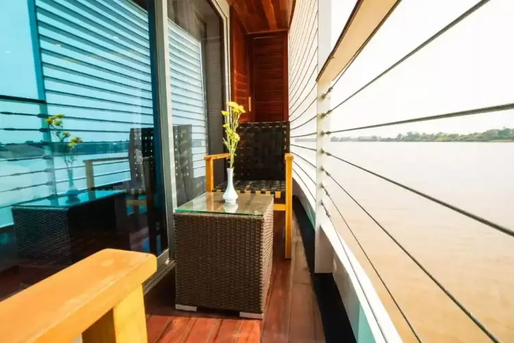 RV Indochine II cabin.webp