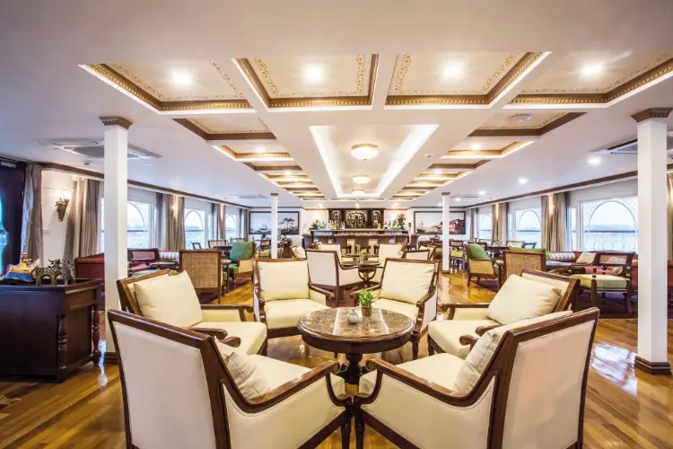 RV Ganges Voyager Lounge Bar ©CroisiEurope 12.webp