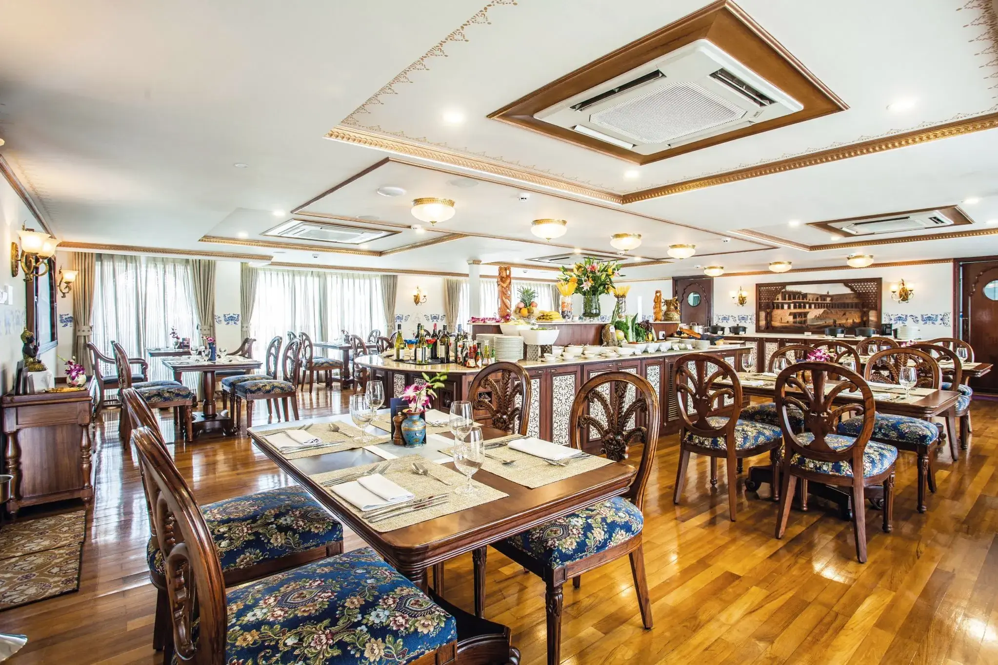 RV Ganges Voyager Restaurant ©CroisiEurope 14.webp