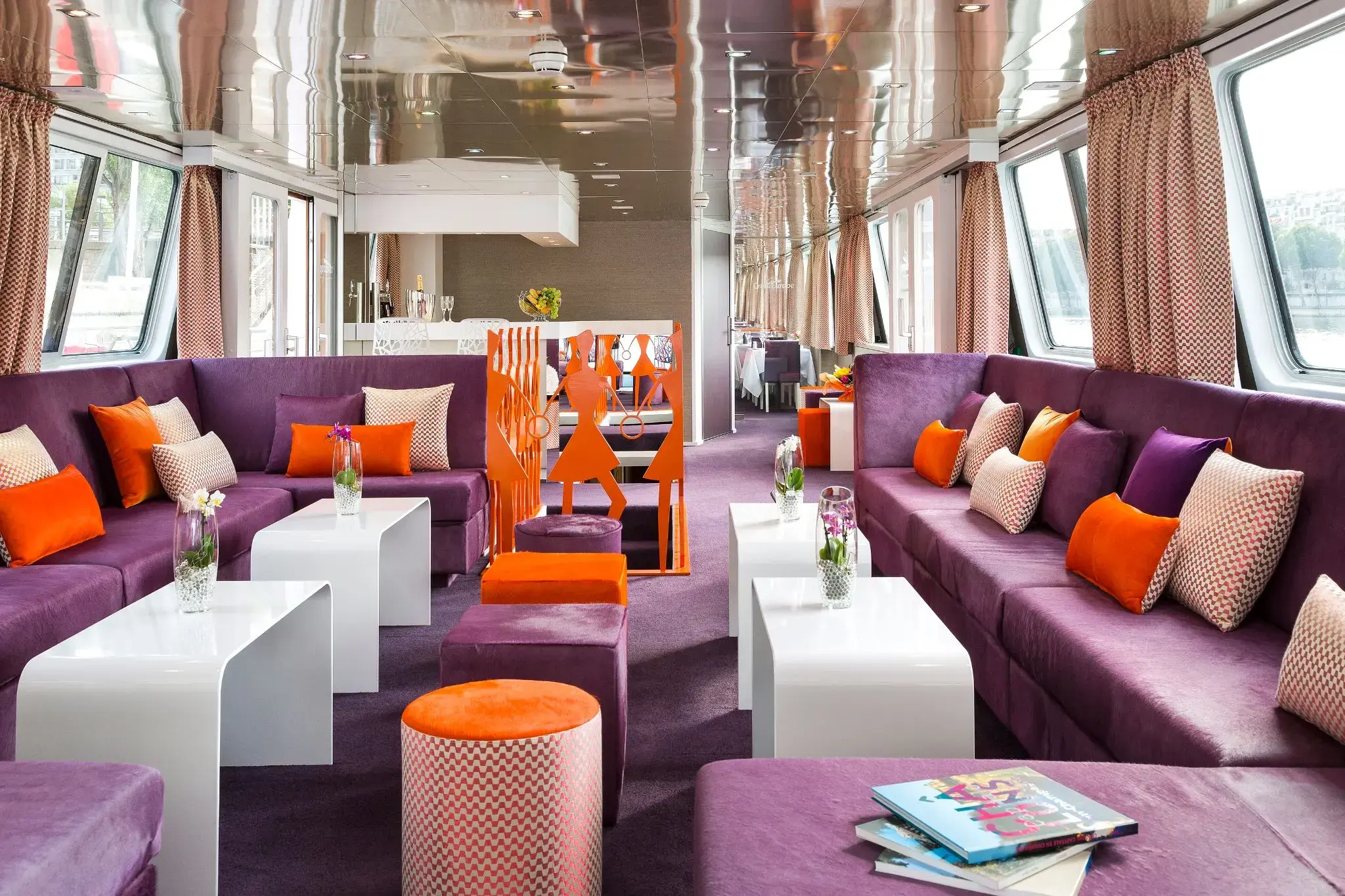 CroisiEurope_MS_Raymonde_Interior_Lounge_Bar_5.webp