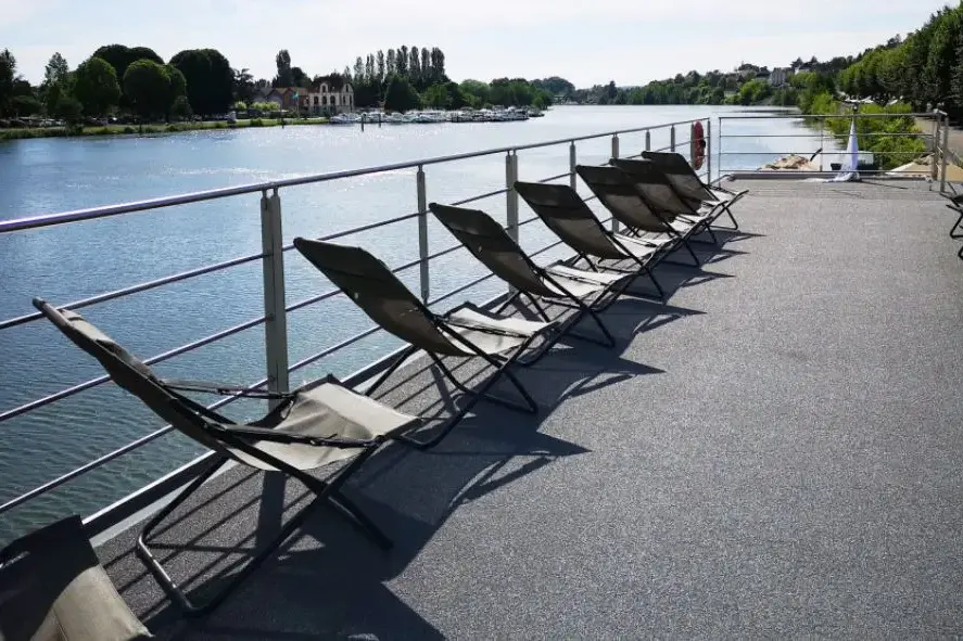 MS RAYMONDE sun deck 1.webp