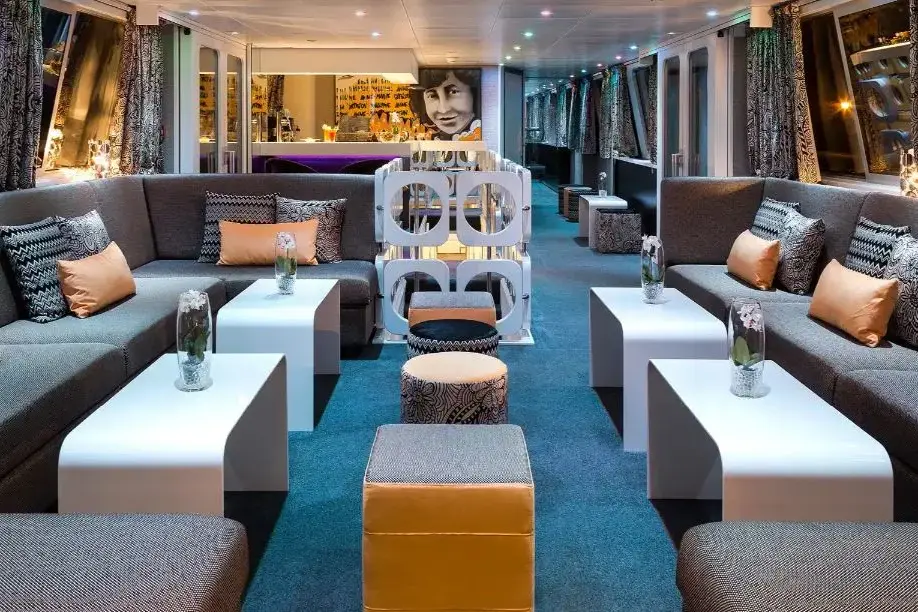 MS MADELEINE salon 1.webp