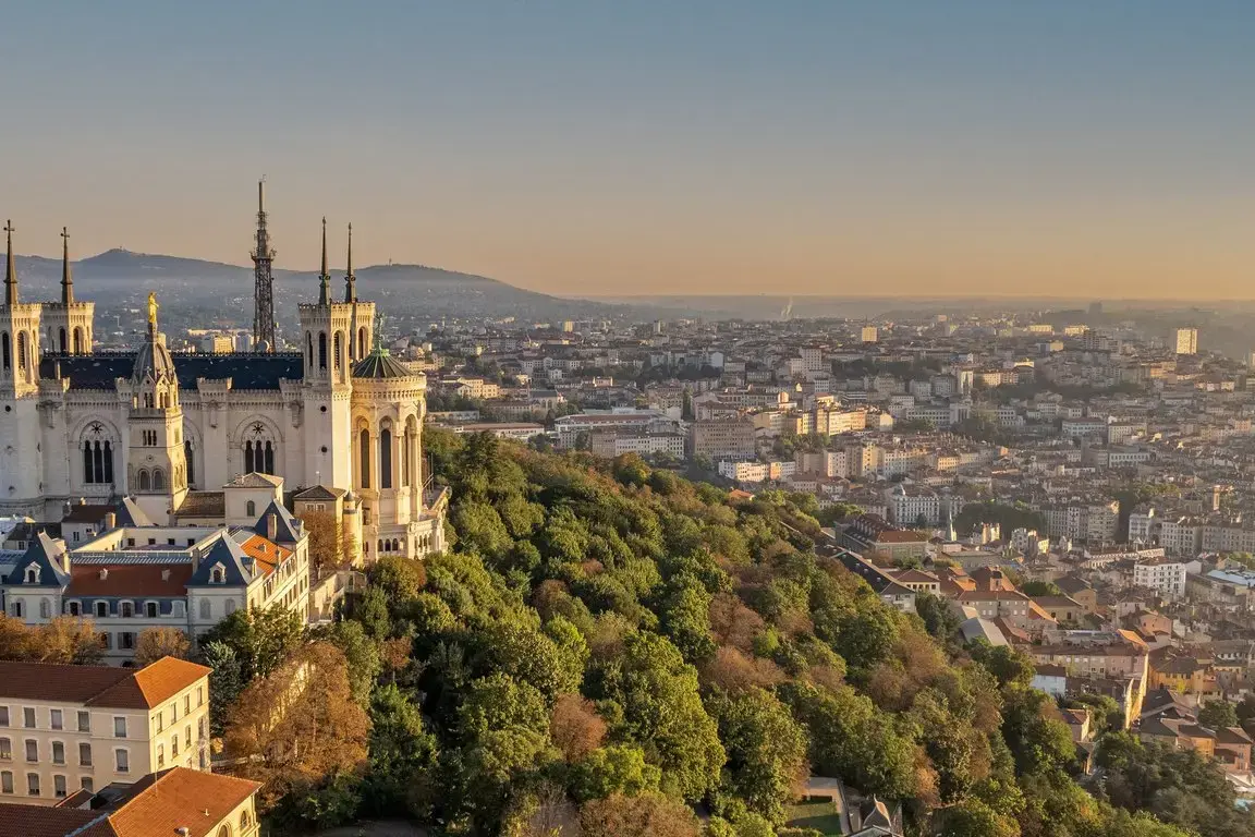 csm_AdobeStock_529528672_lyon_basilika_notre-dame_d3c6f23f89.webp