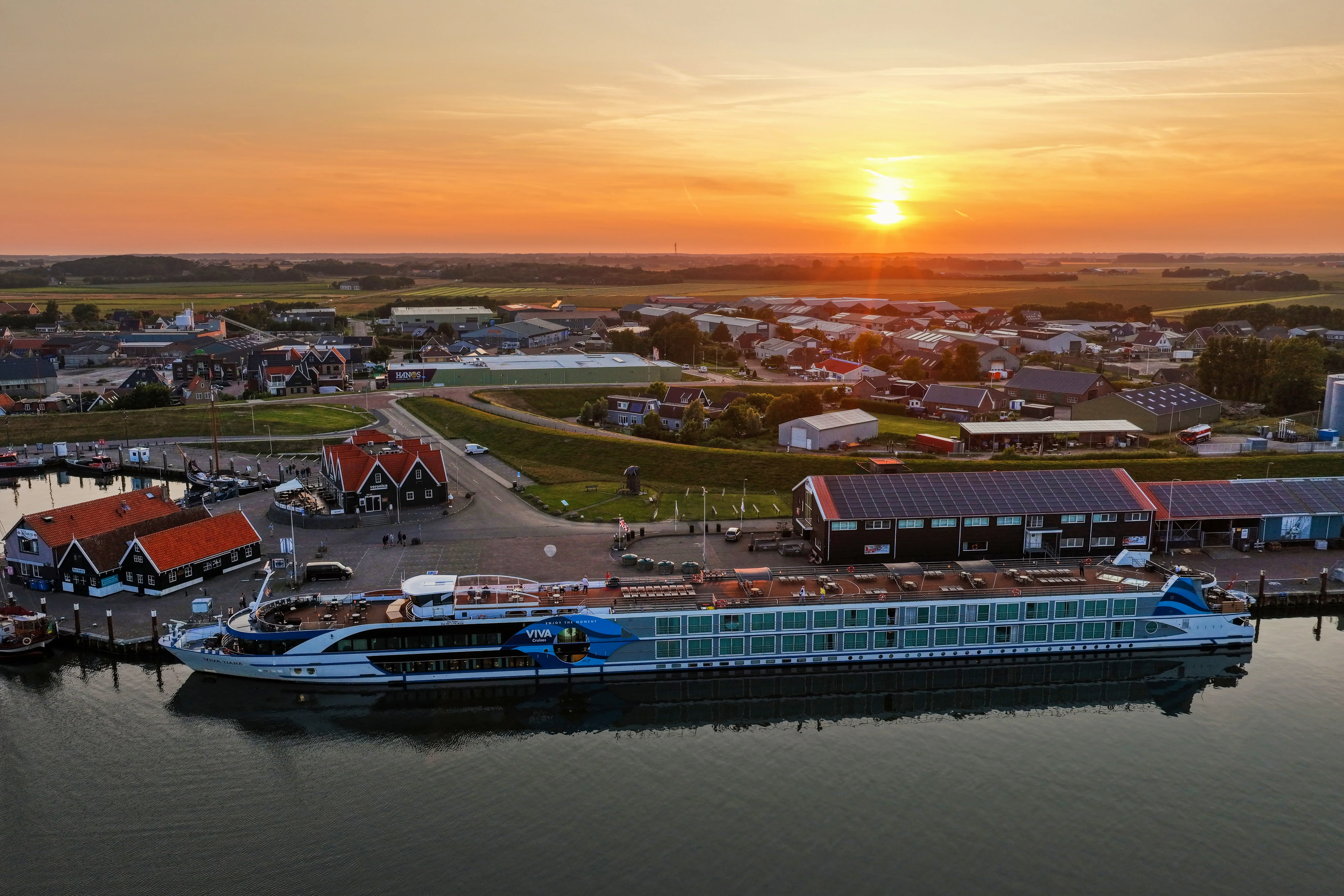 viva-tiara-sunset-oudeschild-16-06-2025-1-1.webp