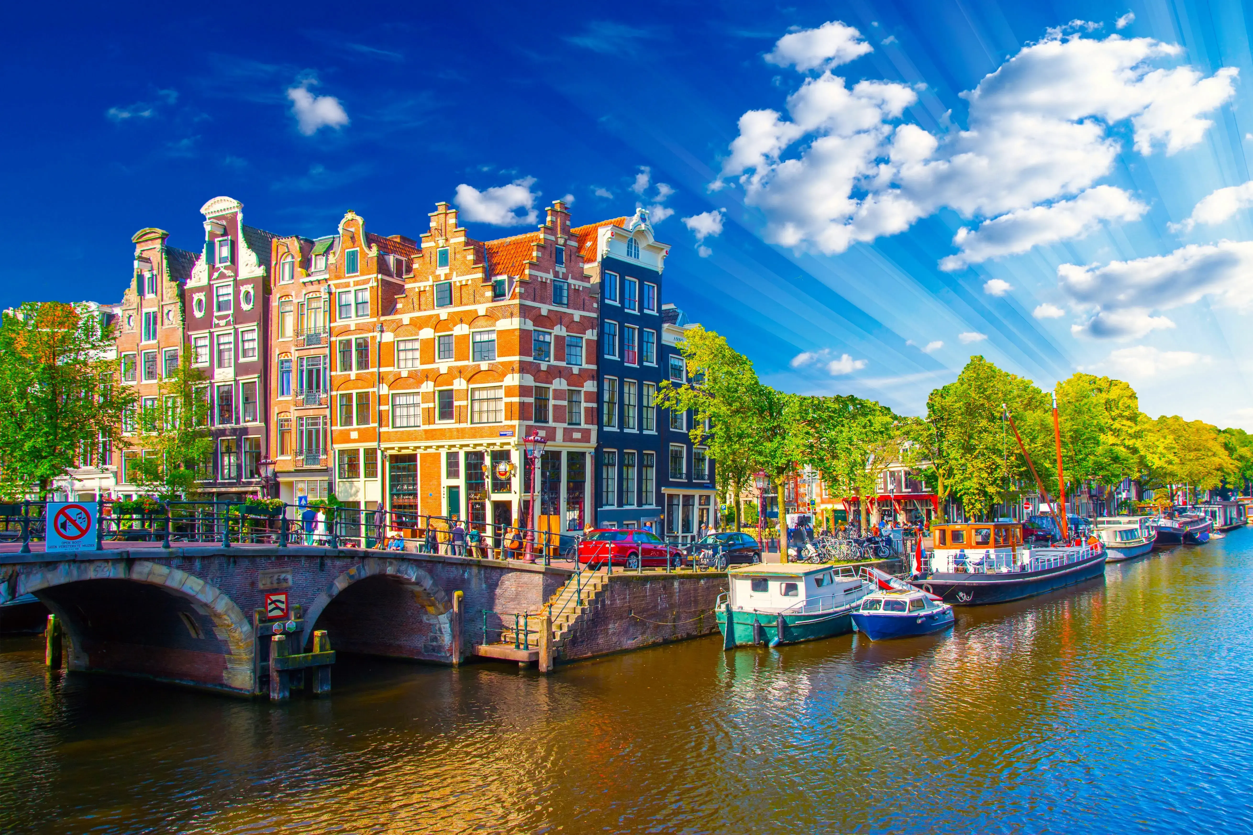 amsterdam-adobestock-102455412.webp