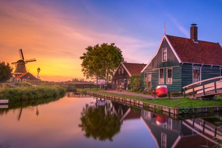 hollande-rhin-zaanse-schans-croisieurope-vignette-hsa-avril-shutterstock