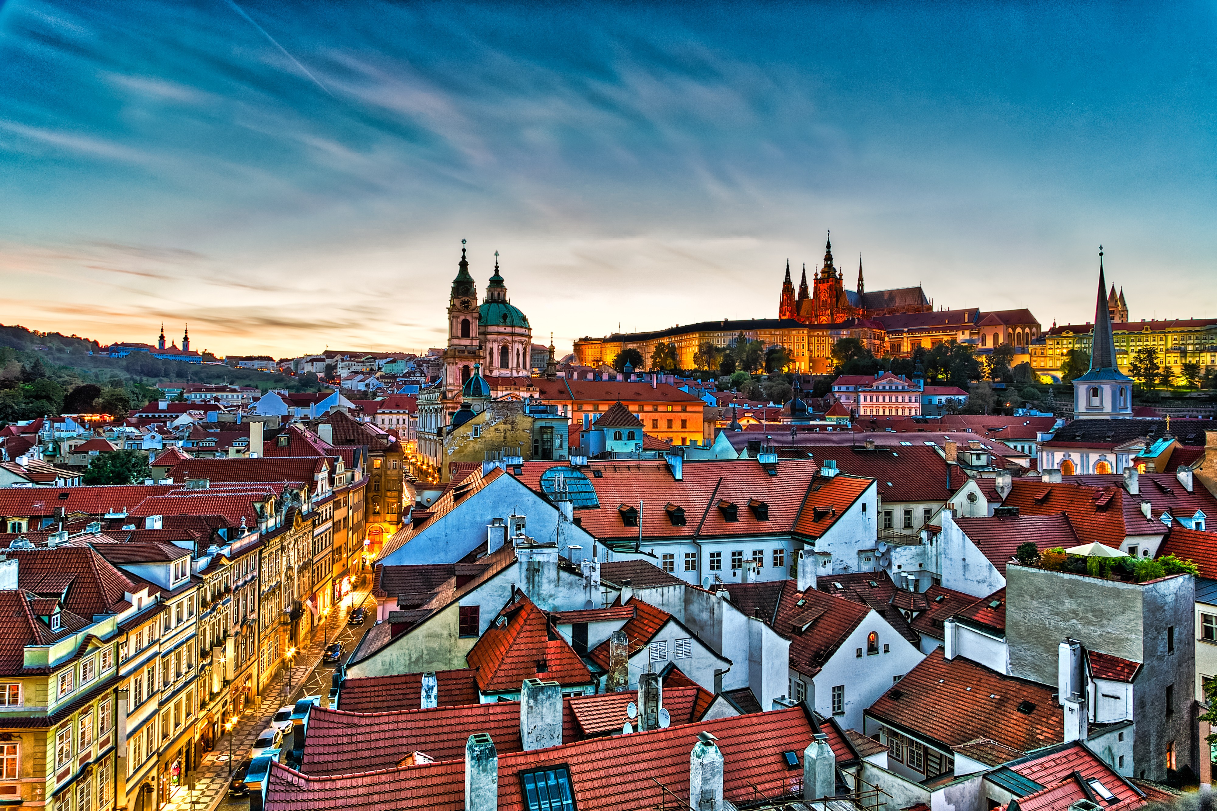 Lueftner_Cruises_Amadeus_Main_Germany_Wuerzburg_night__c_shutterstock_1062293687.jpg