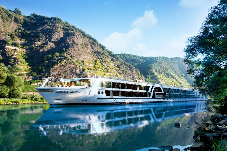 Lueftner_Cruises_AMADEUS_Silver_III_outside_view_Rhine.jpg