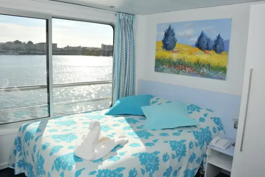 cabine-double-pont-superieur-grand-lit-ms-cyrano-de-bergerac-garonne-croisieurope